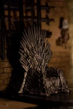 Game Of Thrones Building Set - Iron Throne Room -Hochwertiger Spielzeugladen 163e0fdfdaac1e6b770cb4ff0f97681453c54b82cfdf61a178d5d9a21cb38147