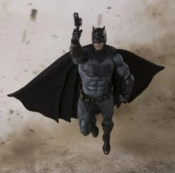 Justice League - Batman - S.H.Figuarts Figur -Hochwertiger Spielzeugladen 3ea05dfdeb0e3cce25744b54012628392a47a2a5f5fcadb811371a9105036db9