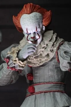 NECA IT - Ultimate Pennywise Actionfigur (2017 Movie) -Hochwertiger Spielzeugladen e74722900aaf258cfd8cfd03ef0ad0fd6c39d470d5512f7b91a17bdfb8c304a8