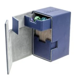 Ultimate Guard Flip-n-Tray Deck Case 100+ XenoSkin Blau -Hochwertiger Spielzeugladen e9c0c92b97bb1ed970acc0c9ddb889c04f0c8021c1c9af79efffeb17f1d8cc49
