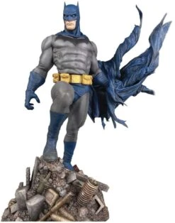 Diamond Select DC Gallery - Batman Defiant Figur